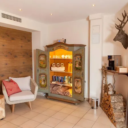 מלון Augustusberg 3*